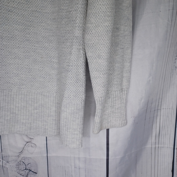 American Eagle Light Gray Sweater - Picture 12 of 14